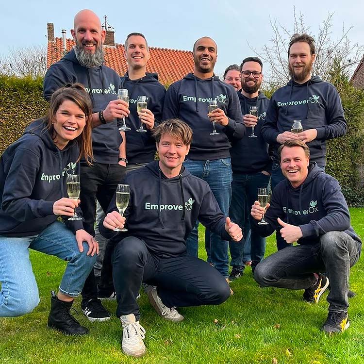 Kings Coders en Emprover vieren samen de kick-off van een nieuw project Kings Coders en Emprover vieren samen de kick-off van een nieuw project